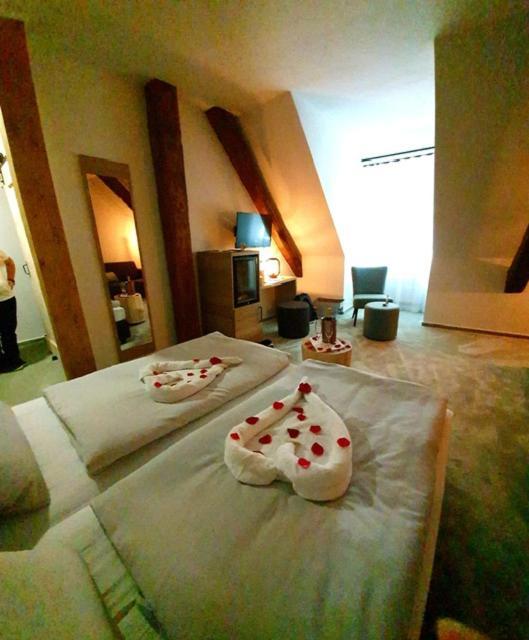 Le Filou Hotel *