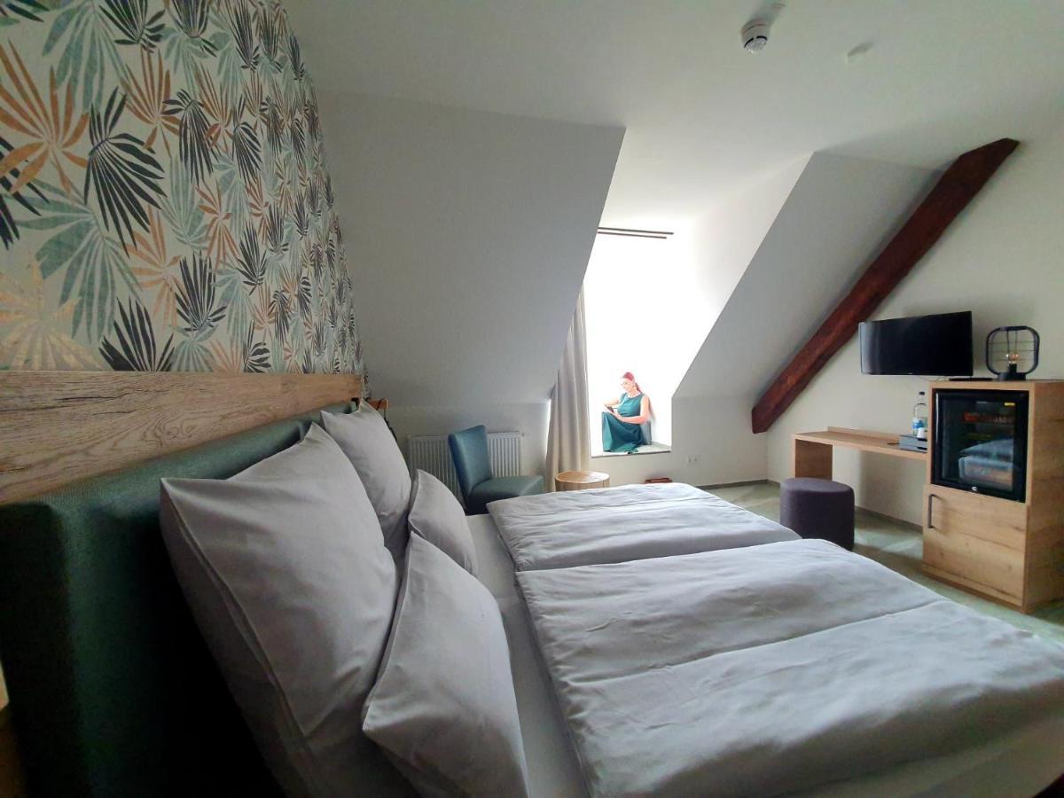 Le Filou Hotel *